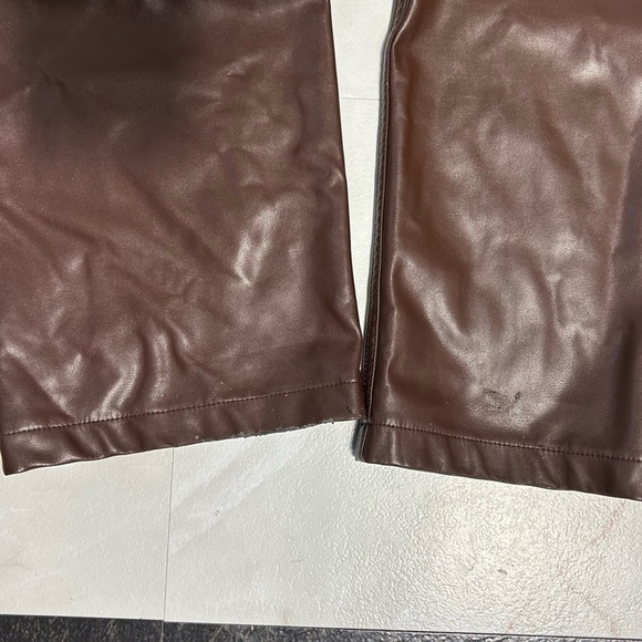 Abercrombie & Fitch 90’s Straight Ultra High Rise Brown Vegan Leather Pants - Picture 7 of 7